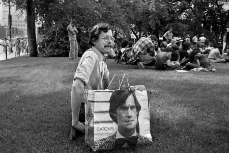 1977 Saskatoon City Hall, Eaton's Bag